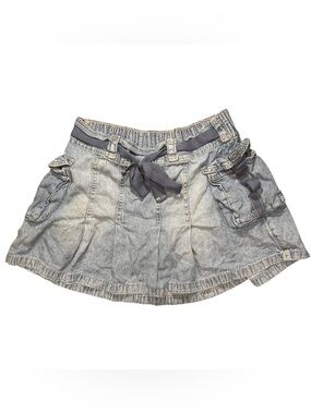 Y2K styled blue denim mini skirt with bow and pockets. Waist 26”